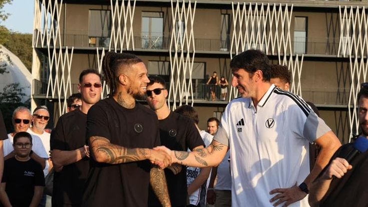 Virtus, l’abbraccio dei tifosi: “Siamo pronti a correre per voi”