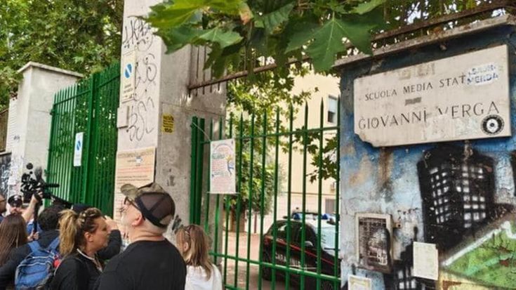 Prof accoltellata a Roma, la mail di scuse dei genitori dello studente alla docente