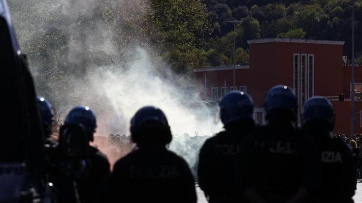 Concertone e ultras del Bayer Leverkusen, 1500 agenti in piazza: “Alcol solo al chiuso”
