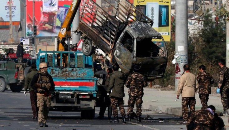 Afghanistan, pioggia di razzi su Kabul: Emergency, "Esplosioni anche vicino al nostro ospedale" 