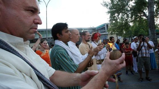 Strage di Dacca, a Bologna incontro vescovo-imam. "Quei criminali non sono veri islamici"