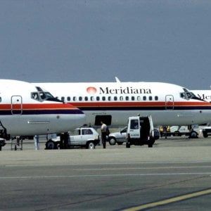 Meridiana: ancora caos a Olbia, 30 voli cancellati. Più del 70% dei piloti in malattia