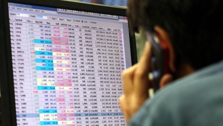 Borse Ue deboli, Wall Street mista dopo i record. Maxi-domanda per l'asta di Btp