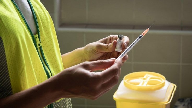 Vaccino, in Sicilia 300mila nuove dosi  uno scudo contro le varianti Omicron