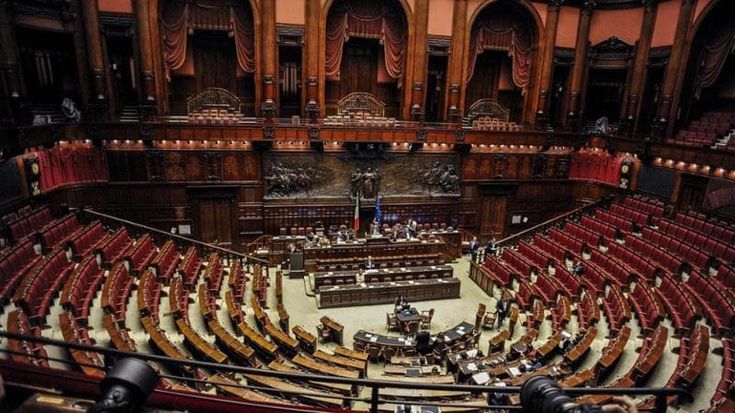 Decreti legge, il centrodestra vuole più tempo per convertirli: pronta la riforma. Il Pd: “Un errore, serve un nuovo strumento giuridico”
