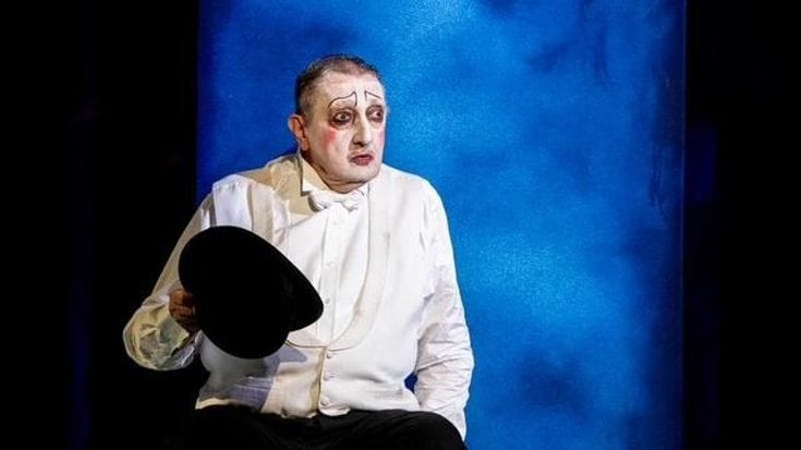 “Edipus”: colta e carnale, così la tragedia indossa il frac