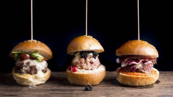 Contaminazioni esotiche, grande carne e buon pane: la Napoli di 12morsi