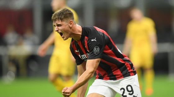 Milan-Bodo Glimt 3-2: doppio Calhanoglu e Colombo, rossoneri al playoff di Europa League