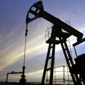 Balzo del petrolio dopo l'attentato in Libia, sfiorati i 60 dollari