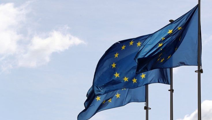 Ue, la proposta della Commissione sulle sanzioni: "Stop al petrolio russo dal 2023"