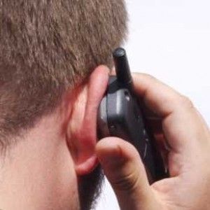 "Il governo pubblichi sui cellulari la scritta: pu&ograve; nuocere alla salute, come per le sigarette"