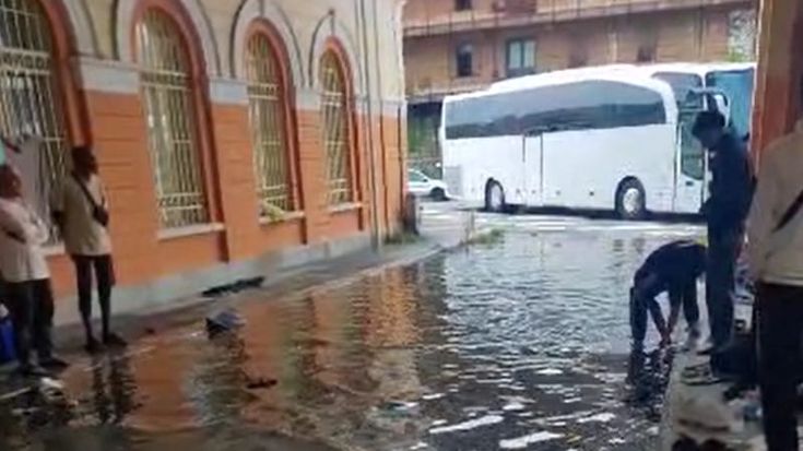 Maltempo, a Trieste centinaia di migranti abbandonati in strada