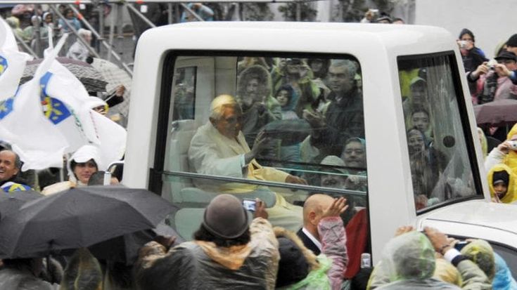 Da Wojtyla a Bergoglio, a Napoli parole nella storia su speranza e corruzione