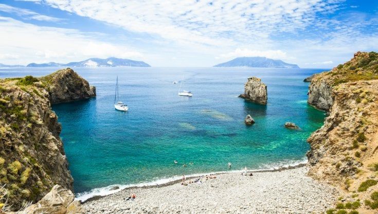 Sette italiani su dieci andranno in vacanza. E nel 90% dei casi non oltrepasseranno i confini nazionali