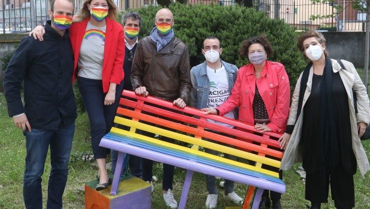 L'arcobaleno su monumenti e panchine, così la Toscana contro omofobia, lesbofobia, bifobia e transfobia