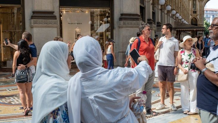Turismo a Milano, botteghe storiche e un mini-Portobello come a Londra: l’agenda per la ripresa oltre il centro