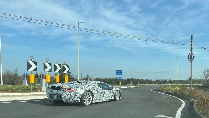 Salento, la nuova Lamborghini Aventador da 500mila euro sfreccia per le strade di Nardò: il design è ancora un mistero