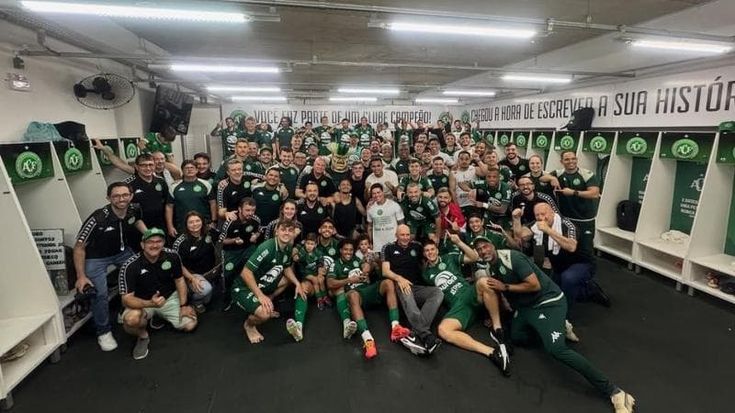 Il risveglio della Chapecoense, promossa in A 9 anni dopo la tragedia aerea che cancellò un sogno