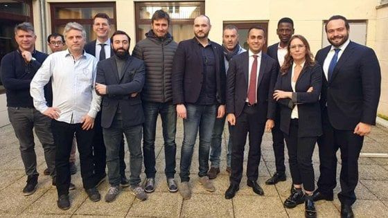Europee, Di Maio e Di Battista vedono esponenti dei gilet gialli. C'è anche Chalençon che però frena sull'alleanza