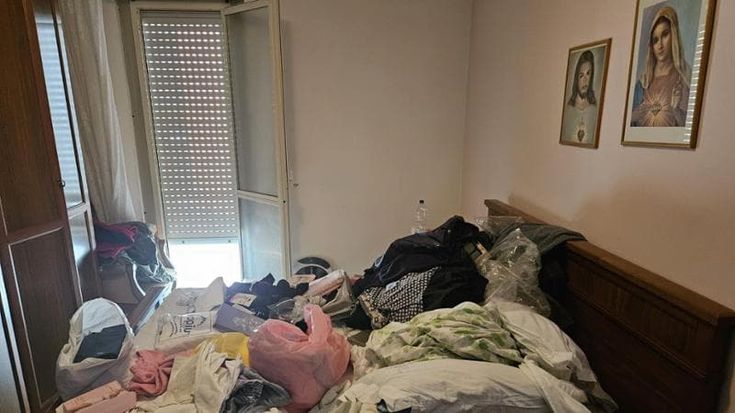 Sorelle fuggite, nella stanza da letto con le persiane chiuse. La zia: “Io, raggirata”