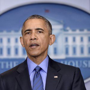 Obama: "Basta, gli Stati Uniti devono fare qualcosa per le armi facili"