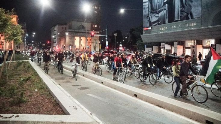 Buon compleanno alla Critical mass: “Noi siamo il traffico”