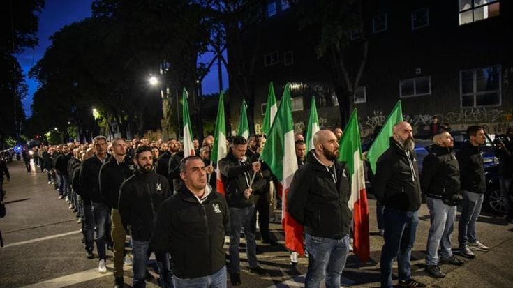 Saluti romani per Sergio Ramelli, la procura di Milano apre un’inchiesta sulla parata nera e indaga anche sul presidio al Campo X