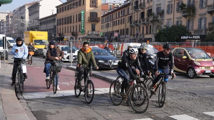 Piste ciclabili e cargo-bike a Milano: il Comune lancia la piattaforma Möves per decidere insieme