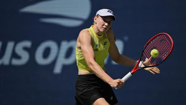 Elena Rybakina, chi è la nuova regina del tennis. Intanto la Wta è in profonda crisi finanziaria