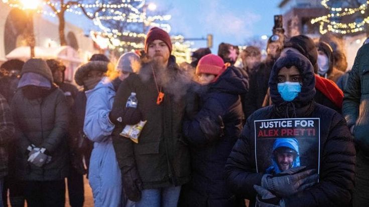 America, decadenza e democrazia. Facebook boccia Francesco Papa