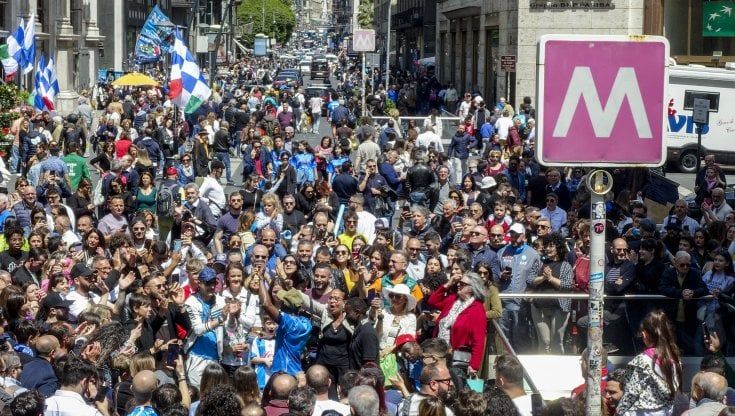 Napoli: festa rinviata, dalle 19 revocata la maxi isola pedonale. Metropolitana e funicolari restano aperte di notte 