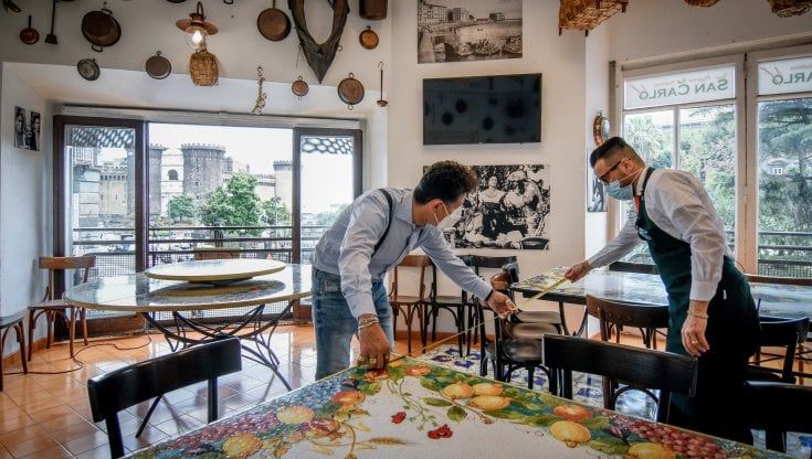 Covid, ripartono i ristoranti al chiuso: "Ricominciamo a vivere"