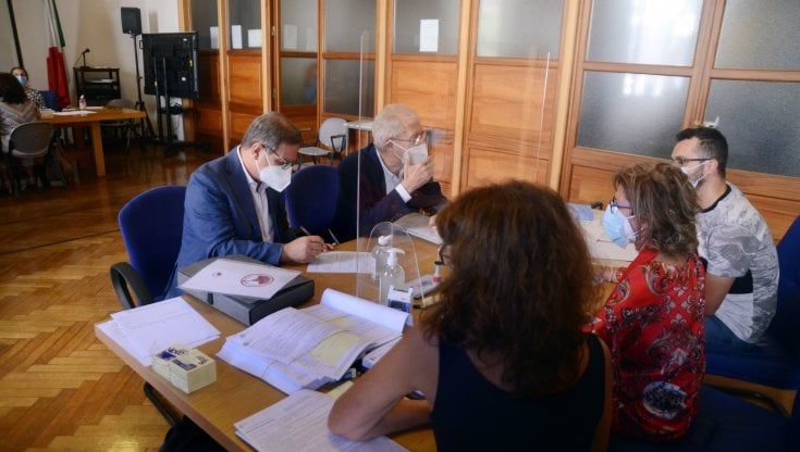 Elezioni comunali a Milano, candidati tutti ammessi. Goggi primo sulla scheda