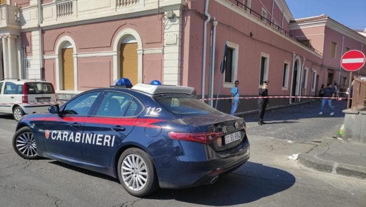 Catania, insegue il fratello e lo uccide a colpi di mannaia