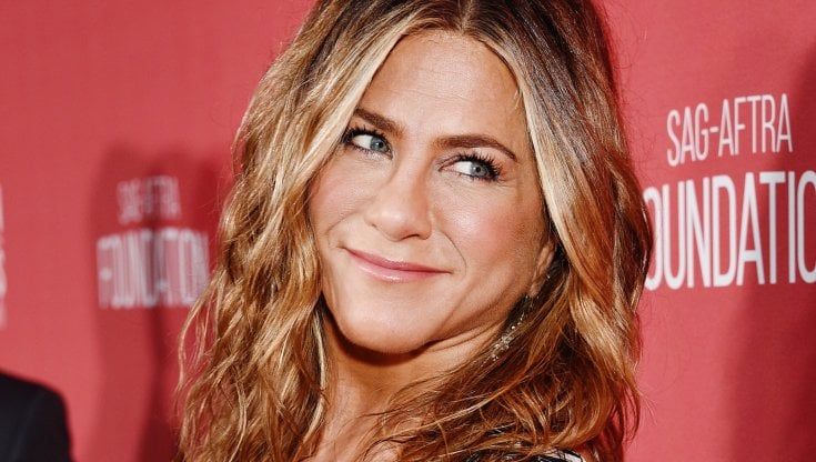 Jennifer Aniston lancia la sua prima linea beauty: LolaVie, dedicata ai capelli