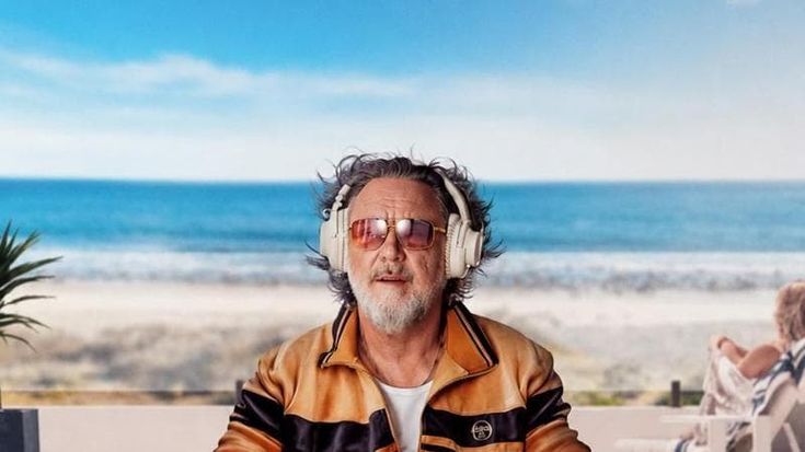 Taormina si veste di fantasy per accogliere i draghi. Febbre per Can Yaman