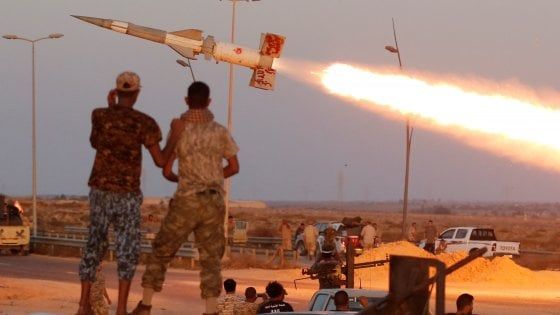 Libia, rischio esodo profughi: Ue pronta a rafforzare aiuto a Italia