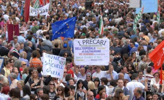 Precari, Crocetta cerca la soluzione<br />proteste e sit-in davanti ai palazzi