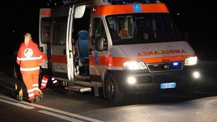 Rischiano di annegare in mare di notte, salvate due adolescenti in Versilia