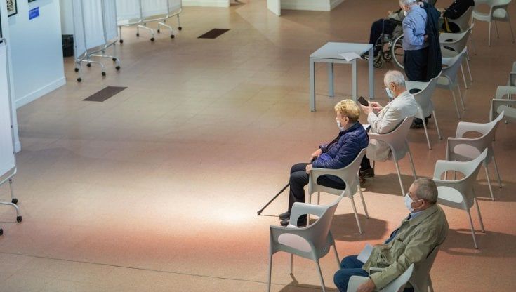 Covid, il pasticcio della quarta dose in Piemonte: alcuni l'hanno già fatta, ma non c'era l'autorizzazione