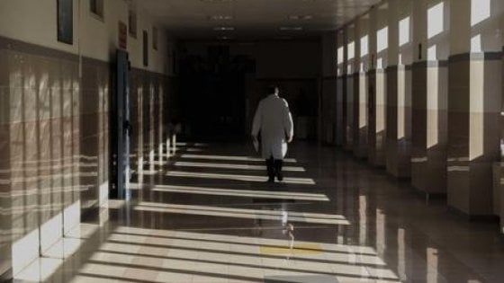 Coronavirus, al Monaldi contagiati un  primario, 4 infermieri e un operaio 