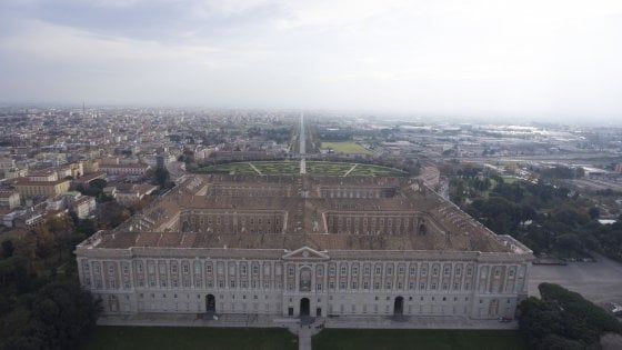 Reggia Caserta: Daspo per ambulante e parcheggiatori abusivi