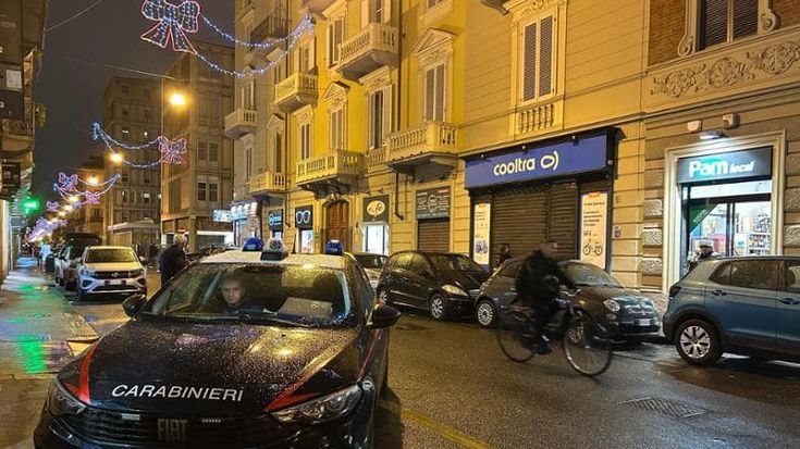 Cade mentre è al lavoro sul balcone, muore a 41 anni a Torino