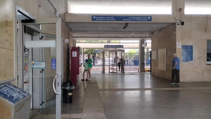 Tragedia alla stazione Stella Polare, si sente male mentre aspetta il treno: morto uomo di 57 anni