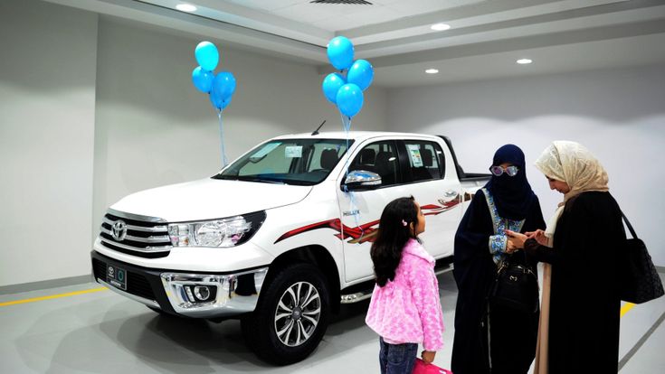 Le saudite ora vogliono guidare anche i taxi