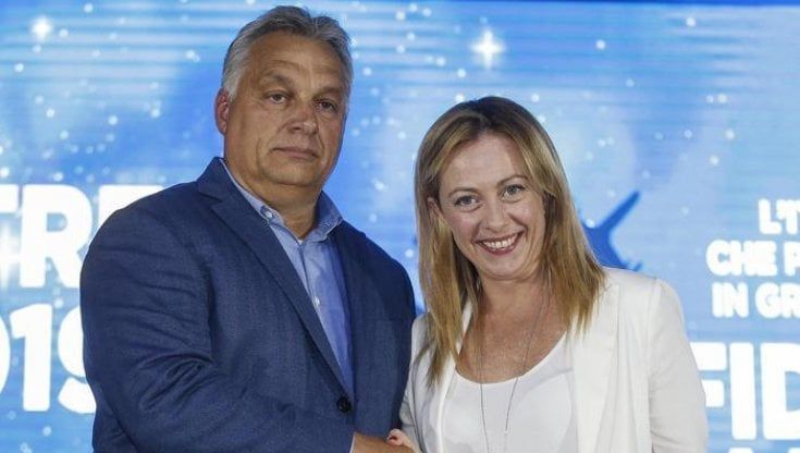 Meloni incontra Orban a Roma: "I rifugiati afghani non gravino sull'Ue"