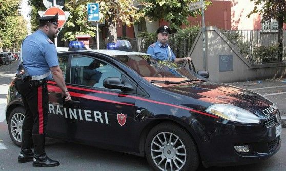 Tenta di sgozzare il vicino, arrestato a San Ferdinando di Puglia
