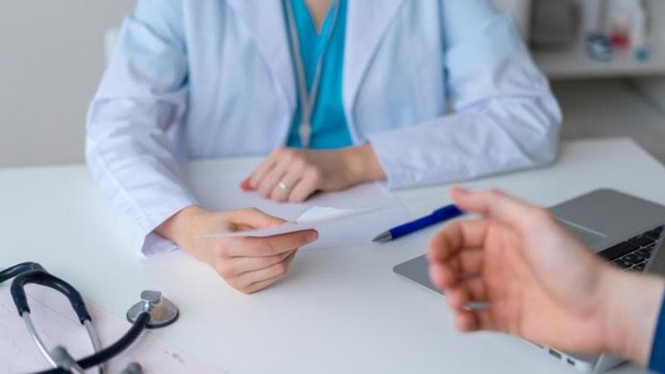 Dalle cure specialistiche all'ottico, un giovane su cinque paga a rate