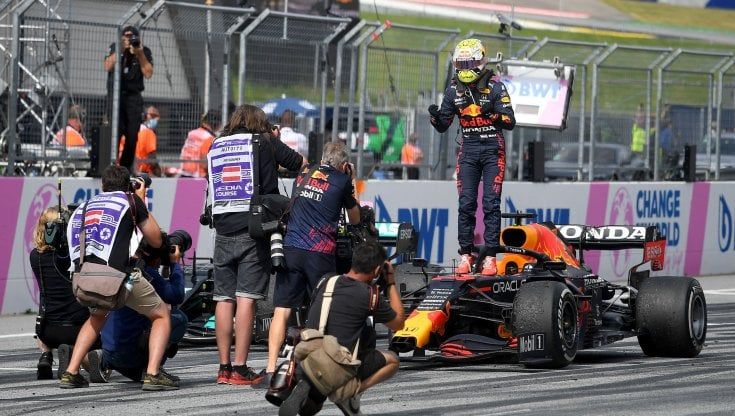 F1, Verstappen domina il Gp d'Austria e va in fuga. Bottas e Norris sul podio, 4° Hamilton
