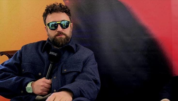 Dargen D'Amico a Sanremo: "Con la mia canzone scendo in piazza per raccontare e ascoltare storie"